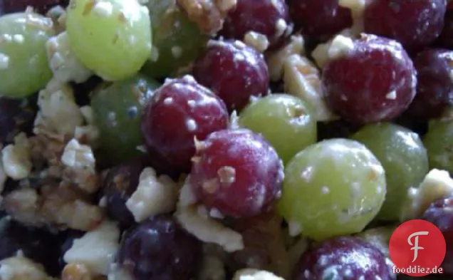 Traubensalat mit Walnüssen und Bleu-Käse