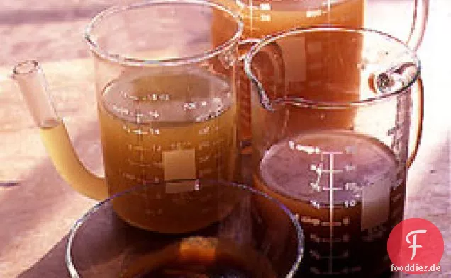 Braune Hühnerbrühe