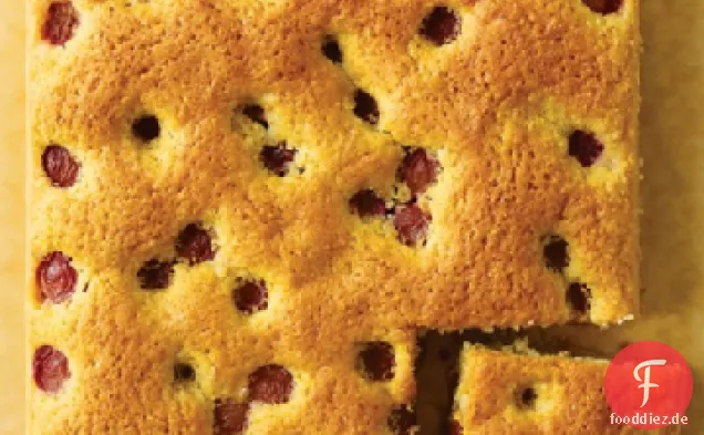 Olivenölkuchen mit roten Trauben