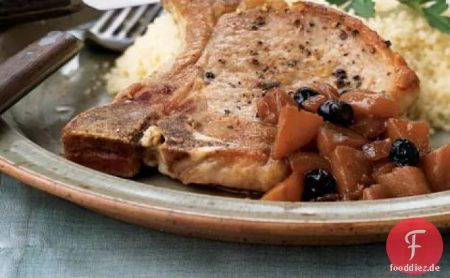 Pan-gebratene Schweinekoteletts mit Melasse-Pflaumensauce