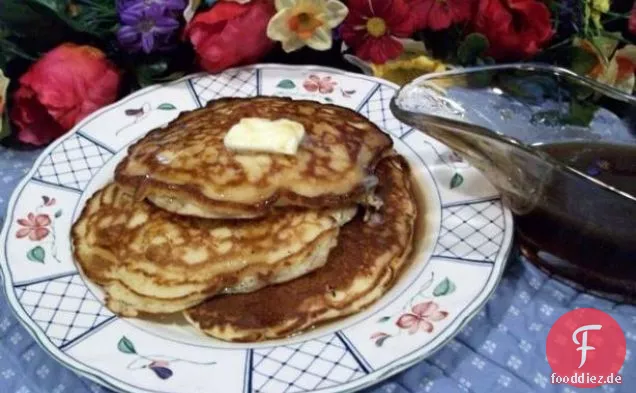 Apfelpfannkuchen mit Apfelsirup