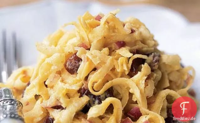 Curry Sellerie Slaw mit getrockneten Kirschen