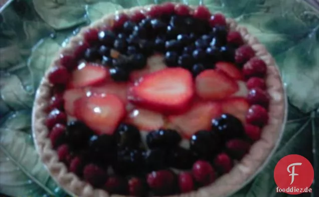 Crescent Wrapped Baked Brie mit Aprikosen, Preiselbeeren & Alm