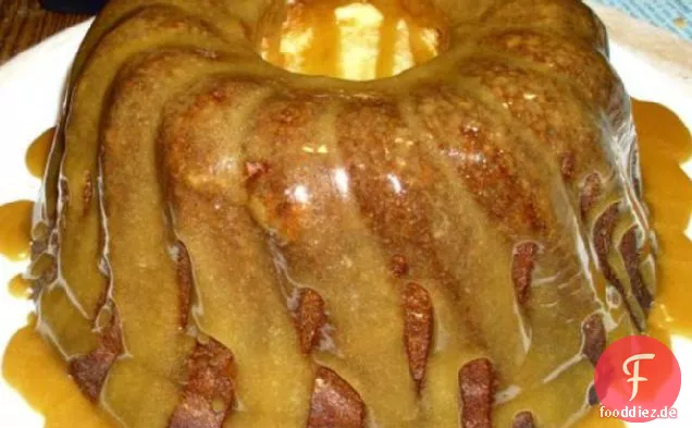 Pfund Kuchen mit Karamellglasur & Aprikose-Ingwer Streusel