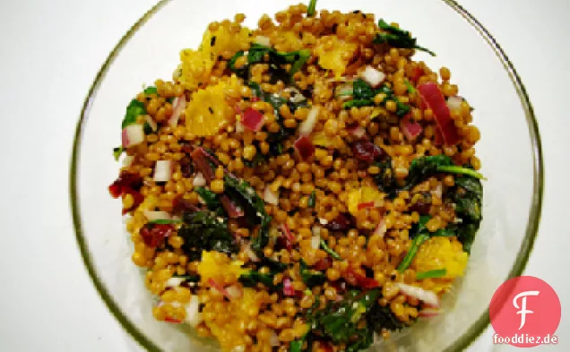Weizen Berry Salat Mit Getrockneten Kirschen und Aprikosen
