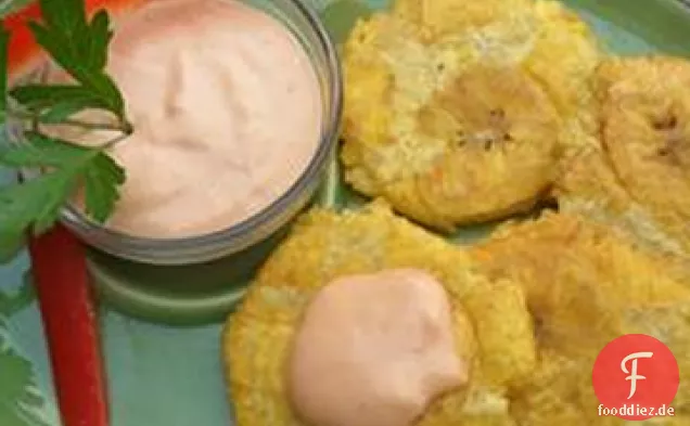 Tostones (Zweimal Gebratene Grüne Kochbananen) mit Mayo-Ketchup-DIP-Sauce