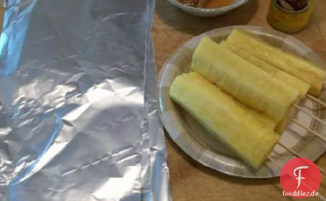 Gegrillte Bananen- und Ananasfruchtstäbchen