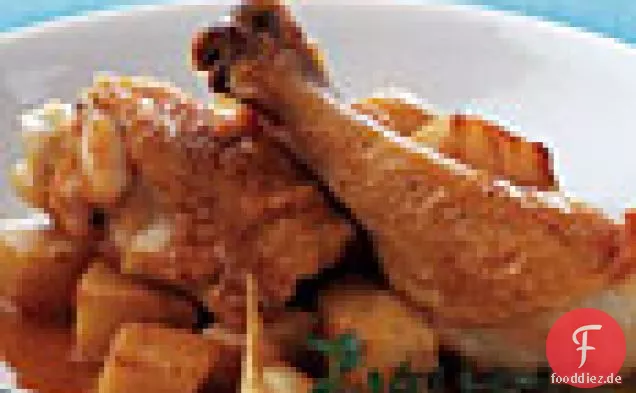 Geschmortes Huhn mit Selleriewurzel und Knoblauch