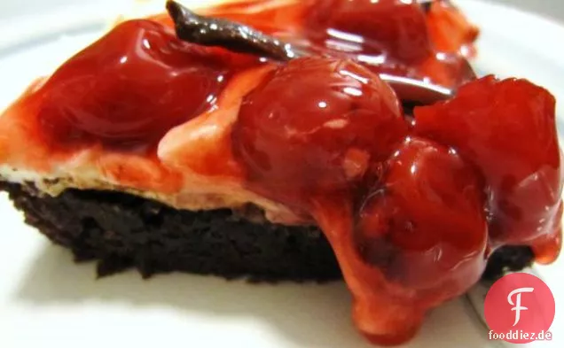 Schwarzwälder Torte mit Schokoladen-Mandelmousse Zuckerguss