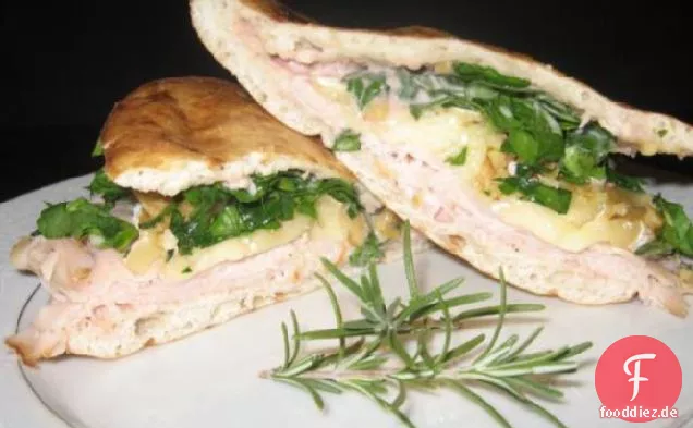 Türkei Pita Sandwiches mit Brie, Pekannüsse und zu Hause