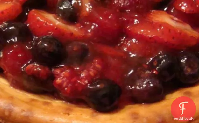 Gemischter Beeren-Käsekuchen