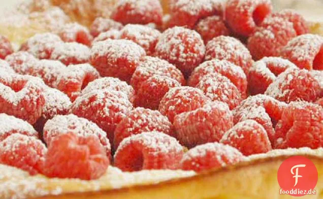 Ofengeblasener Pfannkuchen mit frischen Himbeeren