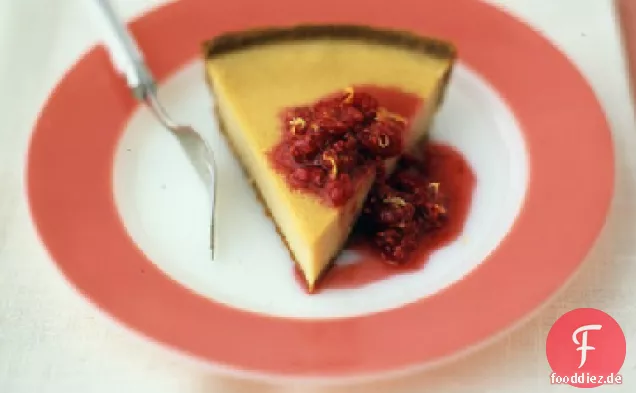 Buttermilchkuchen mit Himbeersauce