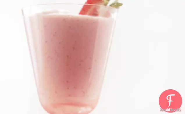 Frappé mit roten Beeren
