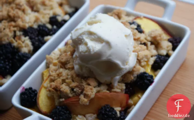 Pfirsich und Brombeere knackig