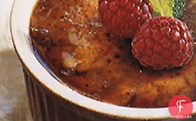 Vanille-Crème Brûlée mit Himbeeren