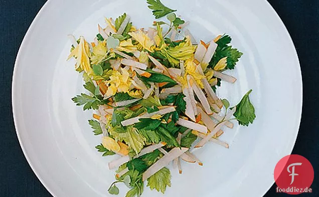 Petersilie, Sellerieblatt und Jicama-Salat