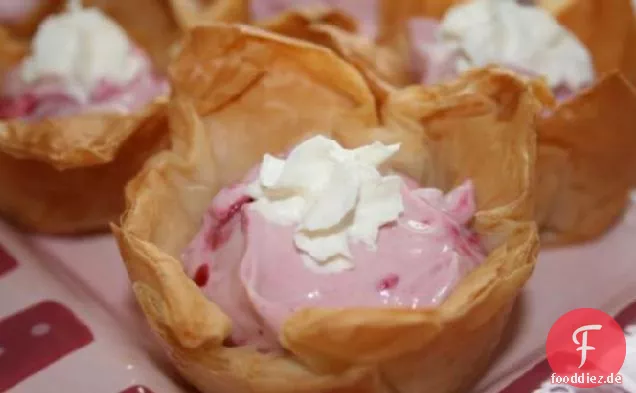 Beeren & Sahne-Phyllo-Torten