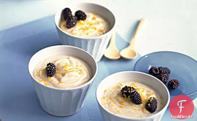 Zitronencreme mit Brombeeren