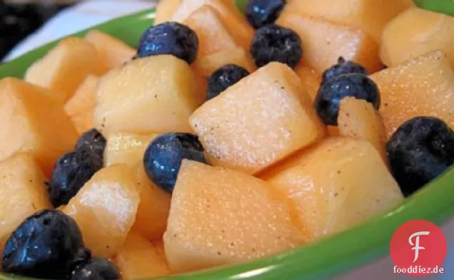 Honigmelone mit Blaubeeren
