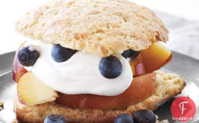 Pfirsiche mit Maismehl Shortcakes