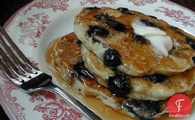 Blaubeer-Buttermilch-Haferflocken-Pfannkuchen