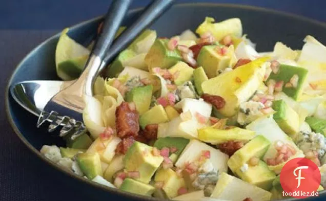Endiviensalat mit Speck, Gorgonzola und Avocado