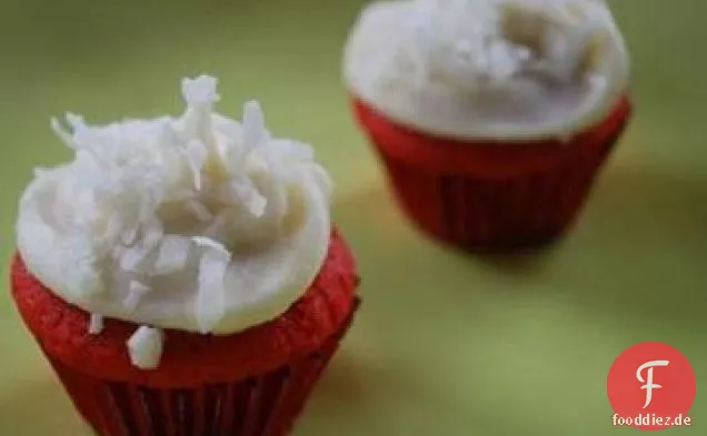 Red Velvet Cupcakes mit Kokosnuss und Frischkäse Zuckerguss