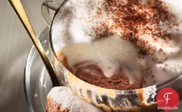 Mokka Semifreddo mit heißem Milchschaum