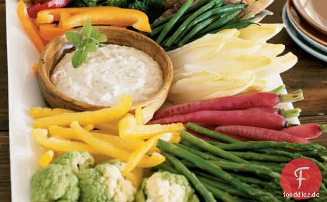 Crudité-Platte mit gerösteter Knoblauch-Aioli