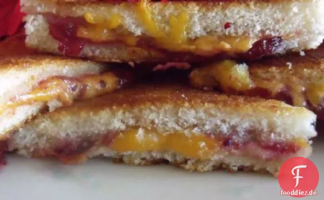 Bauernhaus Cheddar Käse und Cranberry Croque Monsieur Toasts
