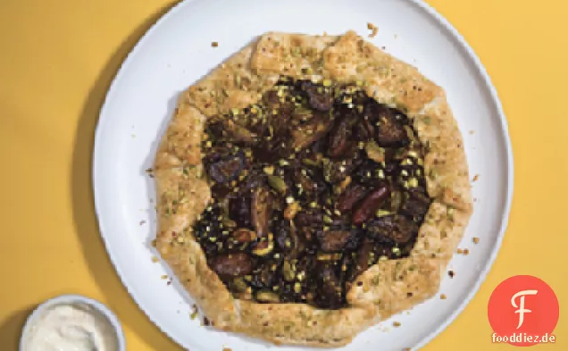 Trockenfrüchte und Nuss Crostata