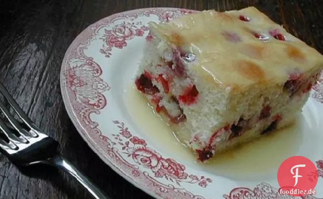 Cranberry Dessert Kuchen mit Buttersauce