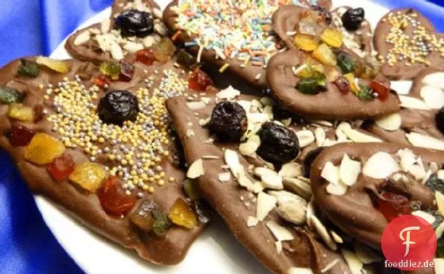 Schöne Schokoladenscheiben mit Samen und Früchten