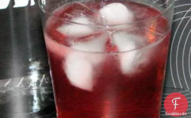 Cranberry und Wodka funkeln
