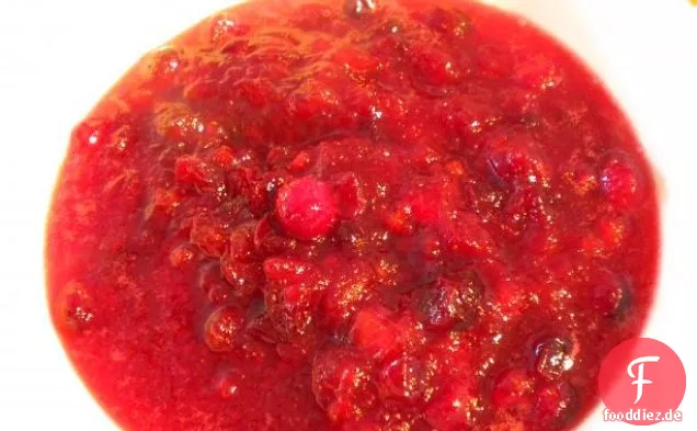 Cranberry-Sauce mit Orangen-, Mandarinen- und Ananassaft