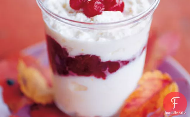 Cranberry-Kompott mit Zitronen-Ricotta geschichtet
