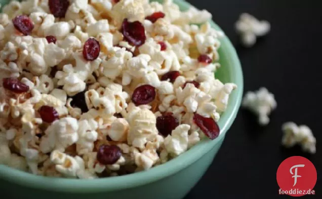 Gebutterter Rum und Cranberry-Popcorn