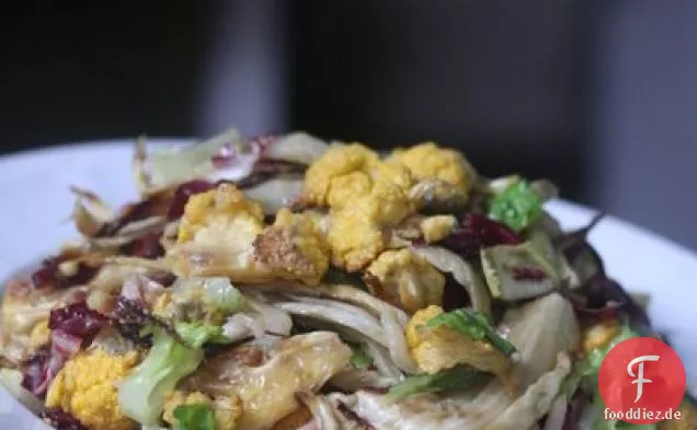 Gebratener Blumenkohl-Fenchel-Salat mit Endivien, Radicchio, An