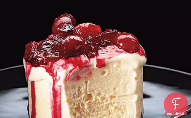 Gefrorene Orangen-Torten mit Cranberry-Kompott