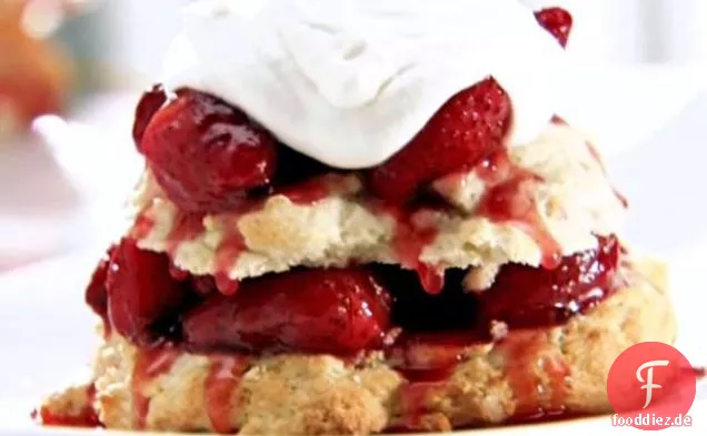 Shortcakes mit Warmer Erdbeersauce