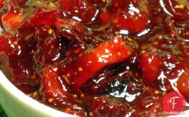 Cranberry-Sauce mit Portwein, Rosmarin und getrockneten Feigen