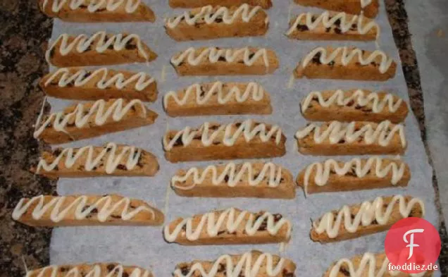 Cranberry-und Mandel-Biscotti Mit Weißer Schokolade Beträufeln