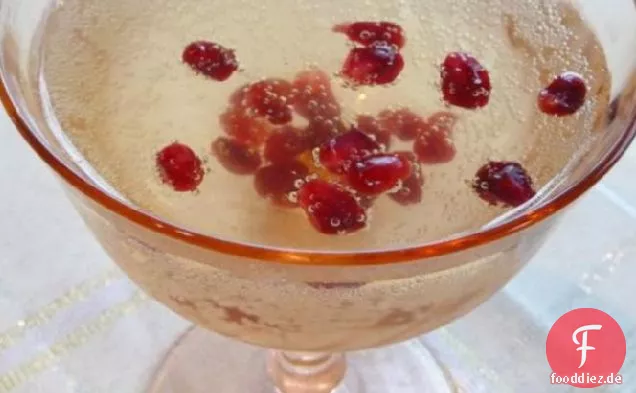 Granatapfel-Cranberry-Champagner-Cocktail