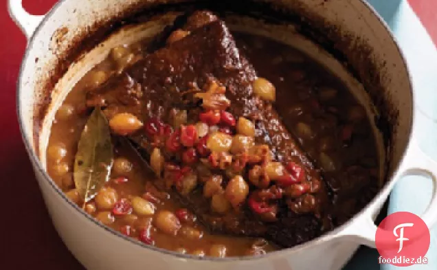 Geschmortes Bruststück mit Preiselbeeren