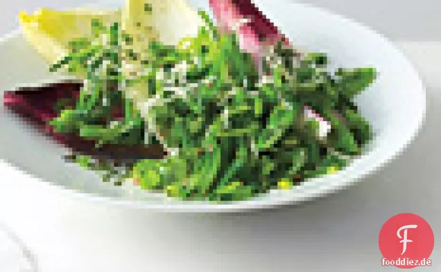 Endivien & Snap Erbsensalat mit Parmesan-Dressing