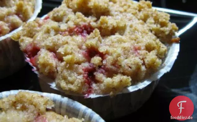 Crumble-gekrönt Beeren Muffins