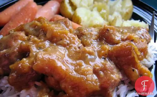 Gewürztes elisabethanisches Schweinefleisch und Fruchtauflauf