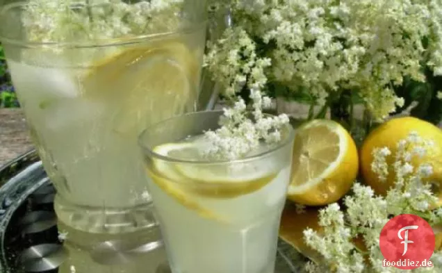 Auftakt zum Sommer - Altmodische englische Elderflower Cordial
