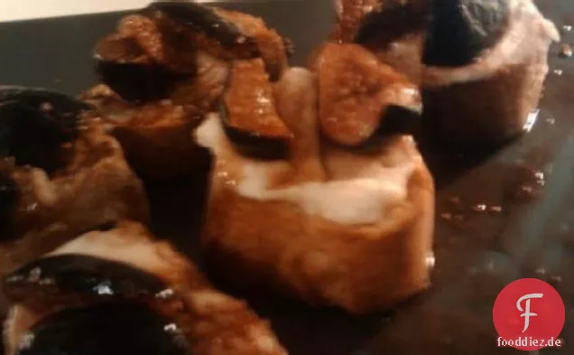 Crostini Mit Warmem Ziegenkäse und Balsamico-Feigen